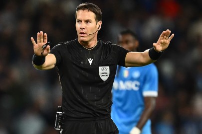 Hollanda'da ilginç olay! Kupa finalini yöneten hakem, maçın ortasında telefonla konuştu