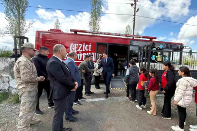 Iğdır'ın Cennetabat köyünde gezici kütüphane öğrencilerle buluştu