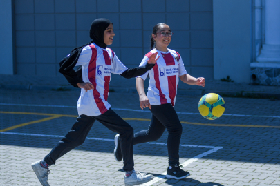 OSB Ortaokulunda 1.100 Öğrenciye İnegölspor Forması Dağıtıldı