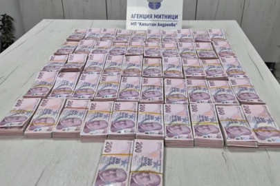 Sınır kapısında yolcu otobüsünde 1 milyon 40 bin lira ele geçirildi