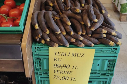 Zincir markette satılan muzların görüntüsü müşterileri hayrete düşürdü!