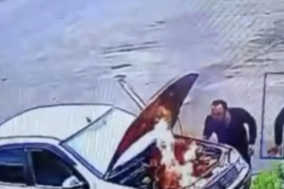 Alev alan otomobili üfleyerek söndürmeye çalıştı