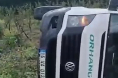 Bursa'da korkutan kaza! Minibüs tarlaya devrildi