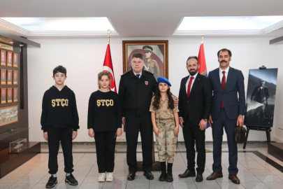 Bursa İl Jandarma'da bayram sevinci! Komutan koltuğunu çocuklara devretti