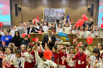 Geleceğin sahipleri sahnede! Bursa Büyükşehir'de meclis koltuğuna çocuklar oturdu...