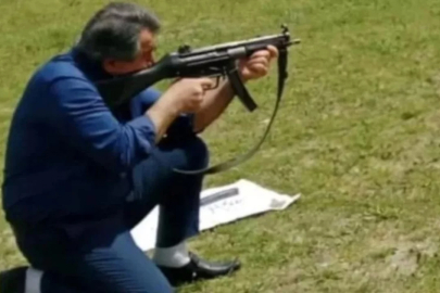 Skandal paylaşım! İlçe Milli Eğitim Müdürü'nden otomatik silahlı...