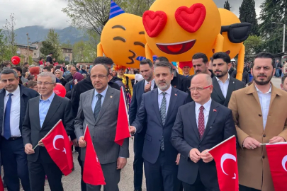 23 Nisan korteji Bursa'da renkli görüntülere sahne oldu