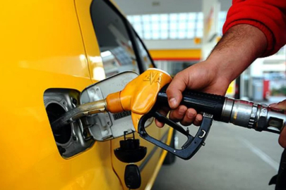 Akaryakıta sürpriz indirim! Haftalar sonra psikolojik sınırın altına indi