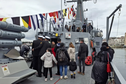 Askeri gemiler ziyarete açıldı