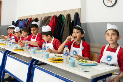 Bursa'da zeytinli tarifler minik ellerle hayat buldu