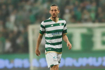 Bursasporlu futbolcudan dikkat çeken açıklamalar! 'Şampiyonluğa oynamak kolay değil'