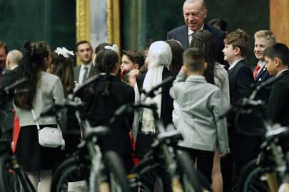 Cumhurbaşkanı Erdoğan, 23 Nisan'da koltuğunu Civan Boran'a devretti