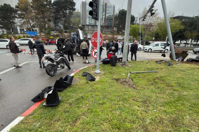 Giresun'da kamyonet sinyalizasyon direğine çarptı: 4 yaralı