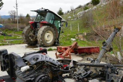 Hafif ticari araç ile çarpışan traktör ikiye bölündü: 5 yaralı
