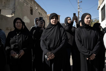 İsrail'in Ateşkes İhlali: Gazeteci Emel Halil Nebatiye'de Toprağa Verildi