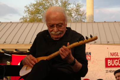 Müzisyen Cahit Berkay, Bursa'da konser verdi