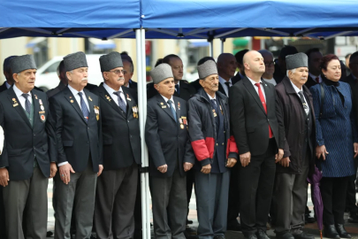 Orhangazi'de 23 Nisan kutlamaları çelenk sunumu ile başladı