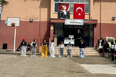 Yeniköy'de 23 Nisan coşkusu geçmişe götürdü! Halat çekme, sandalye kapmaca, çuval yarışı...