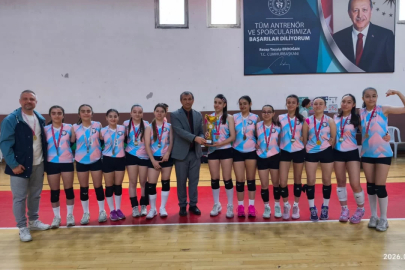 Yıldız Kızlar Voleybol Turnuvası'nda Şampiyon Orhangazi Ortaokulu Oldu!