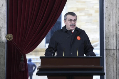 Yusuf Tekin, öğretmen ve öğrencilerle Anıtkabir'de