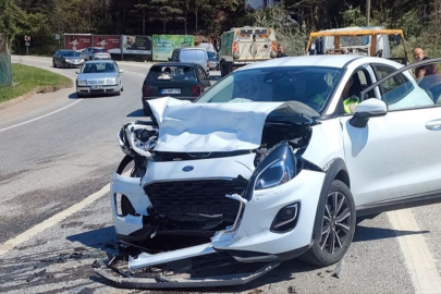 Sakarya'da otomobil ile pikabın çarpıştığı kazada 4 kişi yaralandı