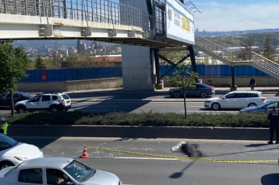 Ankara'da afiş asarken bulvara düştü: Otomobilin çarpması sonucu hayatını kaybetti
