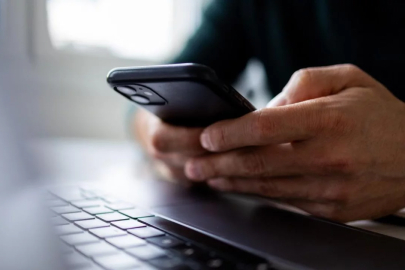 'Bir tık' ile gelen kabus: Telefonu kilitlendi, hesaplar boşaltıldı!