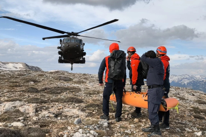 Dağlık alanda can verdi! Cenazesi helikopterle indirildi