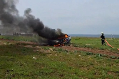 Gaz kaçağı bulunan otomobil alevlere teslim oldu