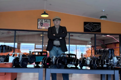 Hurda dikiş makinelerinden Atatürk'ün kullandığı araçların maketini yaptı