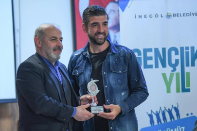 İnegölspor kalecisi Bekir Sevgi 'yılın en iyi sporcusu' seçildi