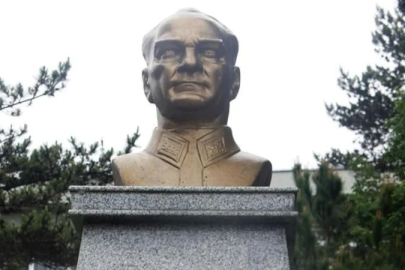 İzmir'de 'bayrak töreni'ne inmeyen öğrenci hakkında tutanak tutuldu