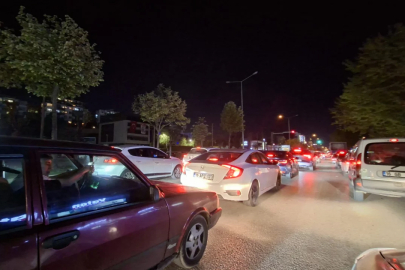 Bursa'da akşam saatlerinde yoğun trafik! Araçlar güçlükle ilerledi...