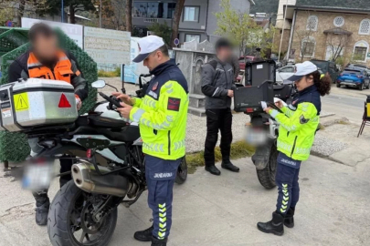 Bursa'da jandarmadan motosikletlere sıkı denetim! Hedef güvenli seyahat..
