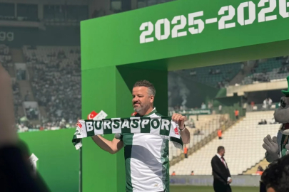 Bursaspor'un şampiyonluk kutlamasında sahne Rumeli Ekrem'in! Coşku zirve yaptı