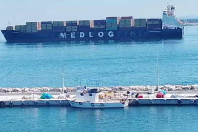 Çanakkale Boğazı'nda arızalanan gemi güvenli bölgeye demirletildi