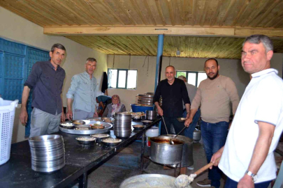 Gördes'te geleneksel köy hayrına yoğun katılım