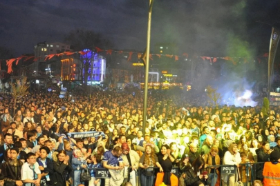 Kütahya Kütahya olalı böylesini görmedi: Binlerce kişi sokakta sabahladı