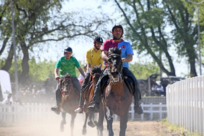 Osmangazi'de geleneksel rahvan at koşusu coşkusu