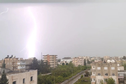 Silopi'de yıldırım düşme anları kamerada