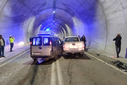 Artvin'de hafif ticari aracın pikapla çarpıştığı kazada 7 kişi yaralandı