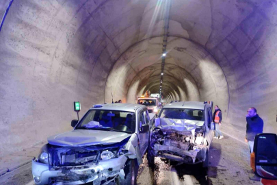 Artvin'de tünelde kaza: 7 yaralı