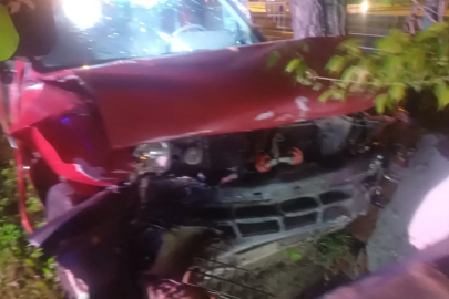 Bursa'da kontrolden çıkan kamyonet alt geçide çarptı! Faciadan kıl payı dönüldü...