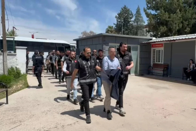 Eski Halfeti Belediye Başkanı Şeref Albayrak, adliyeye götürülürken böyle bağırdı