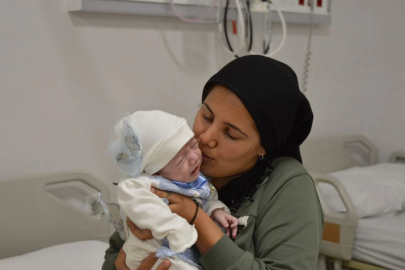 İç organları göğüs kafesinde doğan Reyyan bebek, ameliyatla sağlığına kavuştu