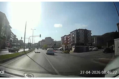 Otomobilin çarptığı üniversite öğrencisi yaralandı; kaza anı kamerada