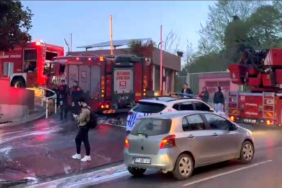 Şişli'de plaza otoparkındaki elektrikli otomobil alevlere teslim oldu