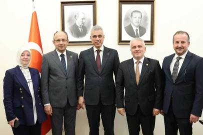 Bursa vekilleri Sağlık Bakanı'nı ziyaret etti! Şehrin bir numaralı gündemi masada...