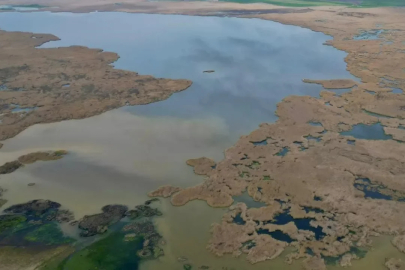 Kuraklık alarmı verilen Eber Gölü'nde su seviyesi yükseldi! Karaya vuran kayıklar yeniden suda