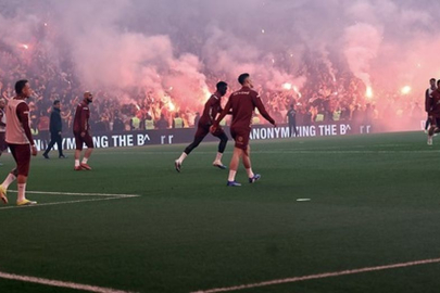 Galatasaray antrenmanda taraftarıyla buluştu